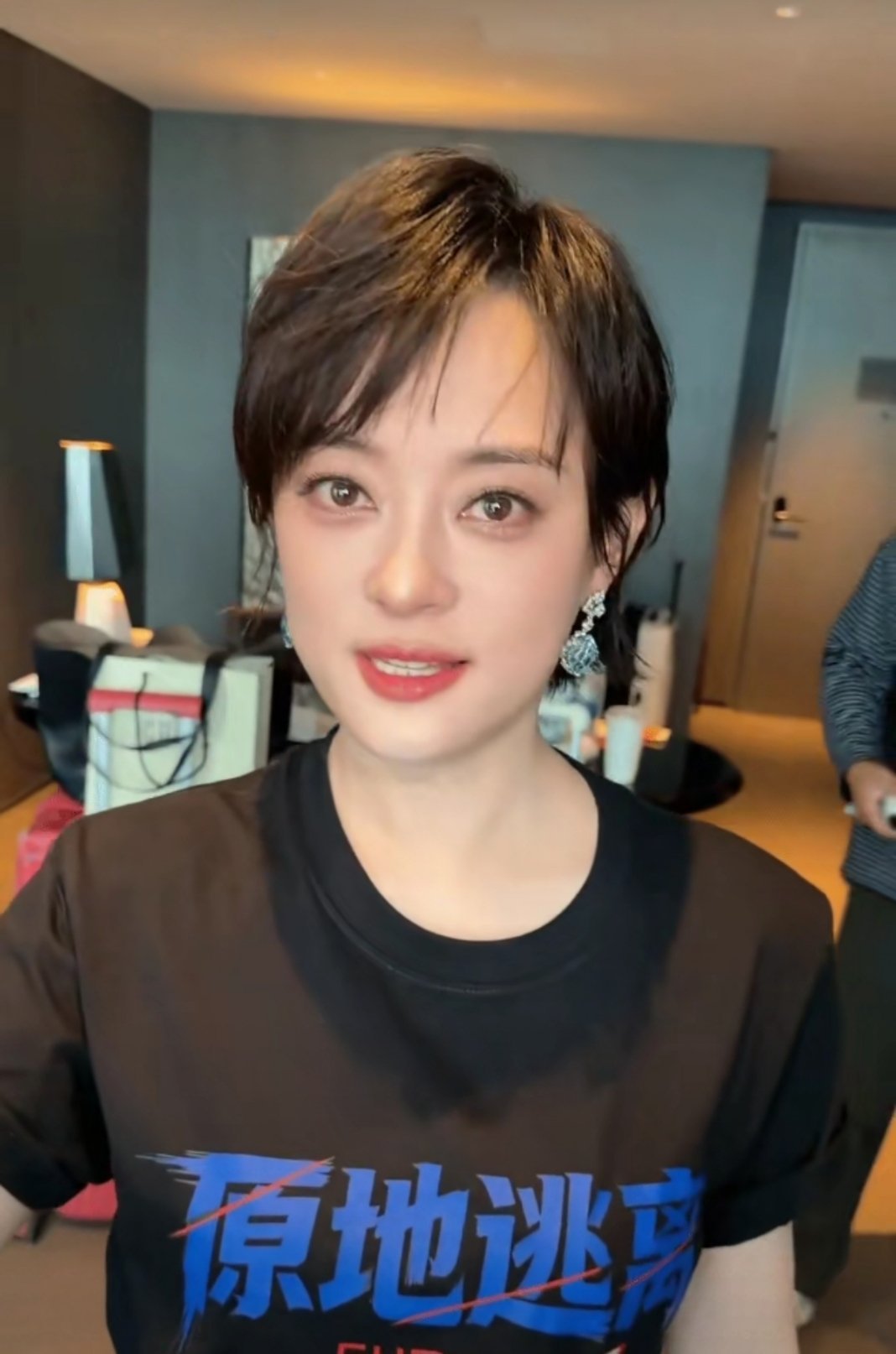 孙俪终于接受了美颜，真好年轻了好多。