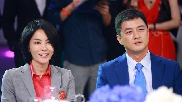 2005年，王菲怀孕4个月的时候，医生告诉她：“这个孩子有可能是兔唇”，李亚鹏问