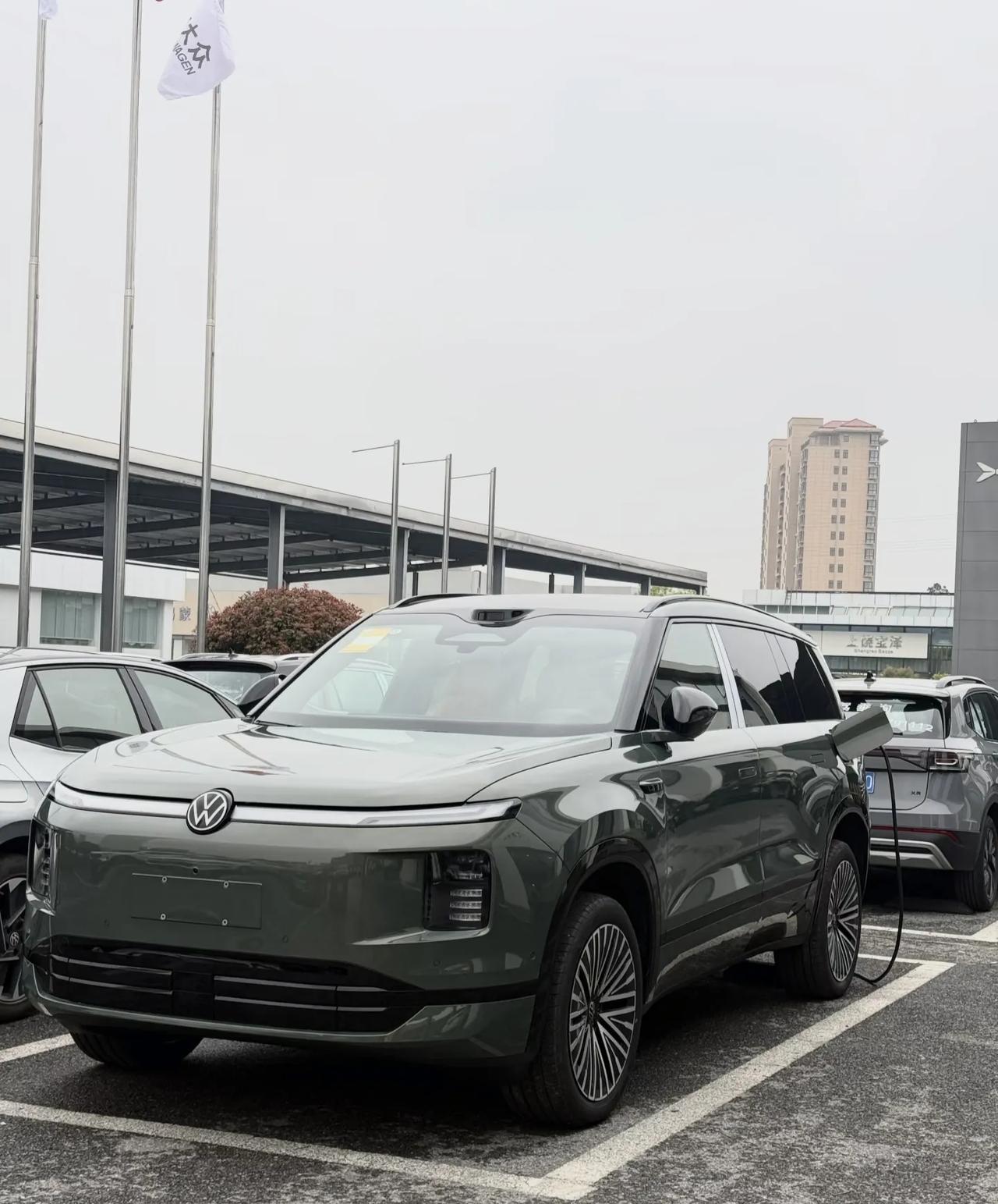 大众idera9x其实外观设计感觉比智己ls9要好看，但是配置上却没有