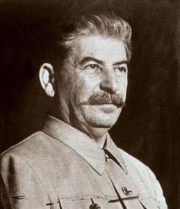 1941年，苏军接连失利，斯大林只能先后六次请求毛主席派兵支援，但没想到都被毛主