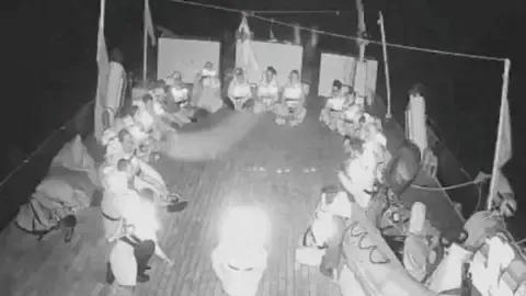 以色列向“全球坚韧船队”开炮，北约护航失败，美紧急增兵中东！西班牙出动军舰、