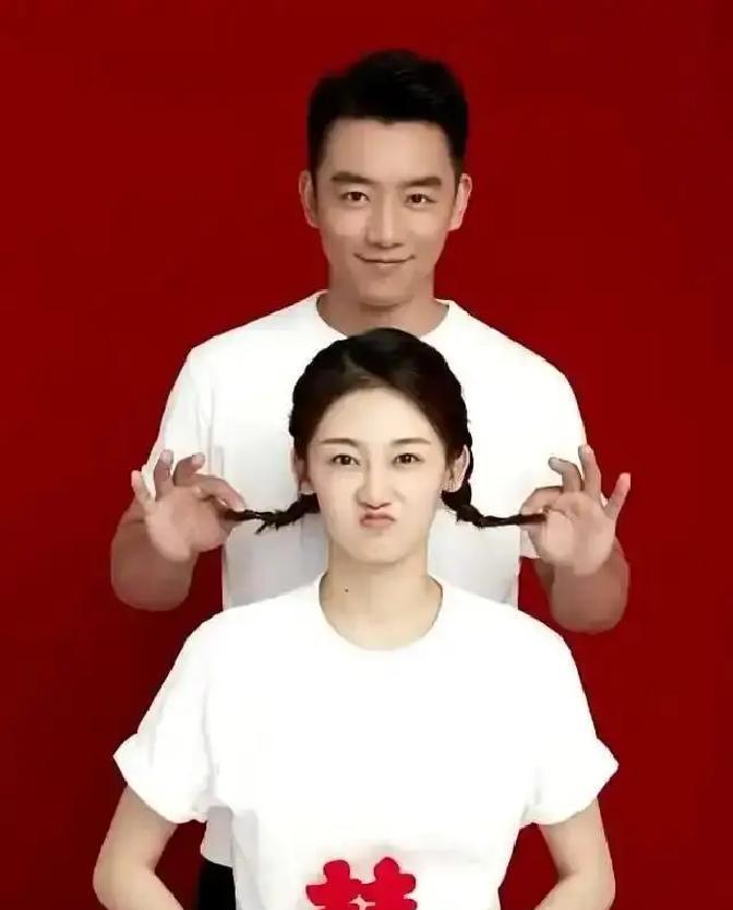 别再夸“模范爸爸”了，这个词正在毁掉一半的家庭。郑恺把公司搬到家旁边，在合同里