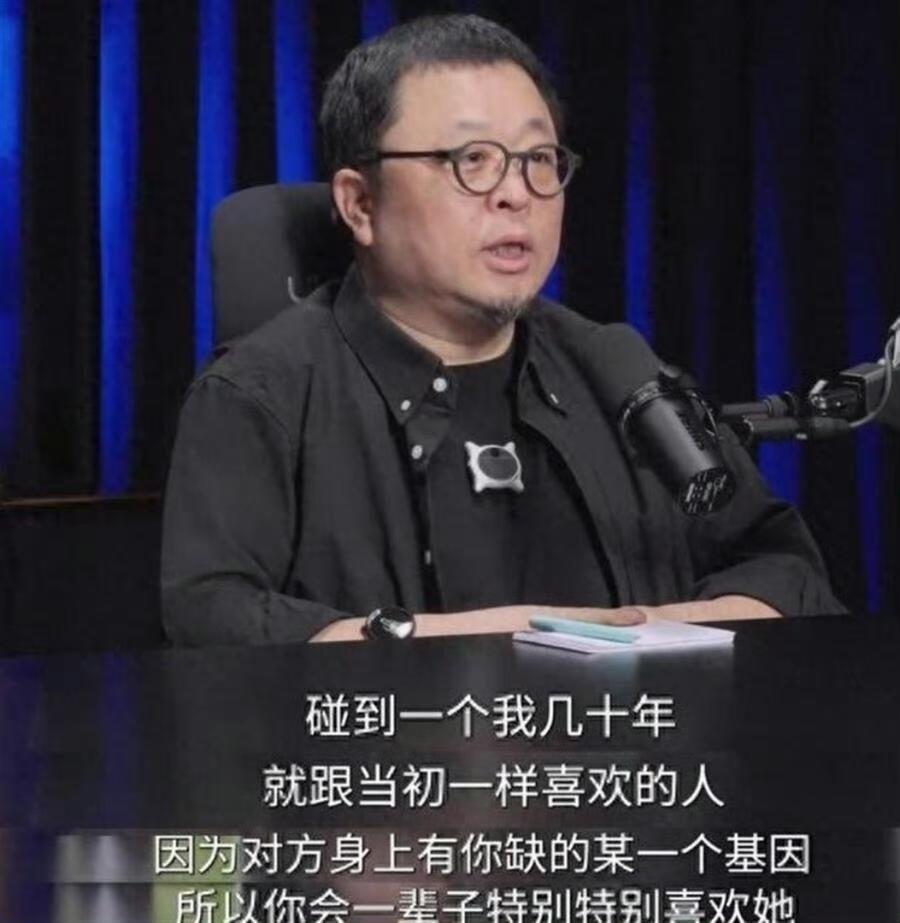 罗永浩：哎我说，手机给我看看，这又是哪位“天才”网友，把阿里那位工作人员的照片P
