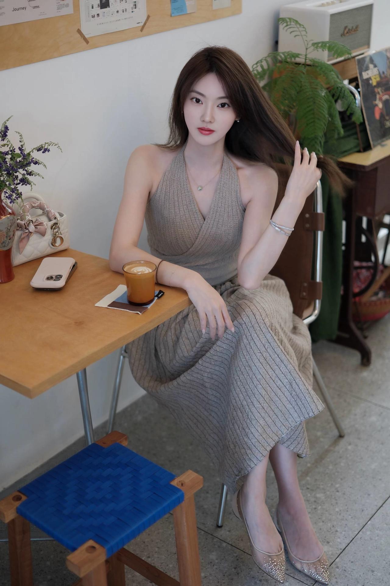 若能把“知止”当准则，把“守拙”当习惯，把“悦己”当初心，便是成年人最好的状态。