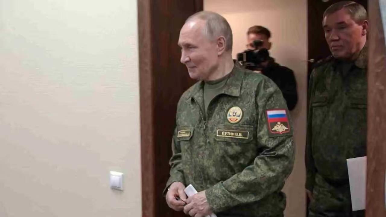 ​俄罗斯和波兰的关系已经彻底地恶化了。因为波兰的铁路在其境内遭到了意外地炸毁。​