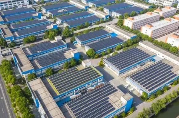 光伏企业越亏越强？近日光伏龙头年报一片“绿到发光”。组件价格从1.8元/瓦跌