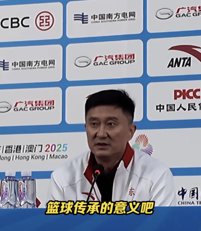 杜锋：“上届全运会辽宁队有周琦、韩德君、晓旭、艾伦、赵继伟、张镇麟，当时广东队也