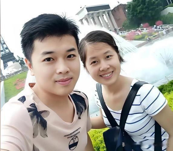 广西小伙邓有才，鼓足勇气跟心动的姑娘表白。姑娘没说话，抬手撩开头发，一道蜈蚣似