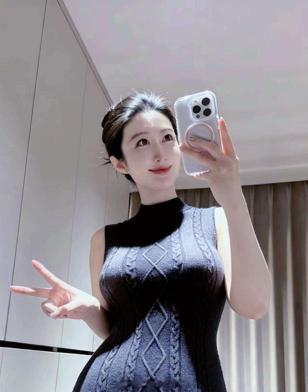 媳妇穿这身去开家长会合适吗？