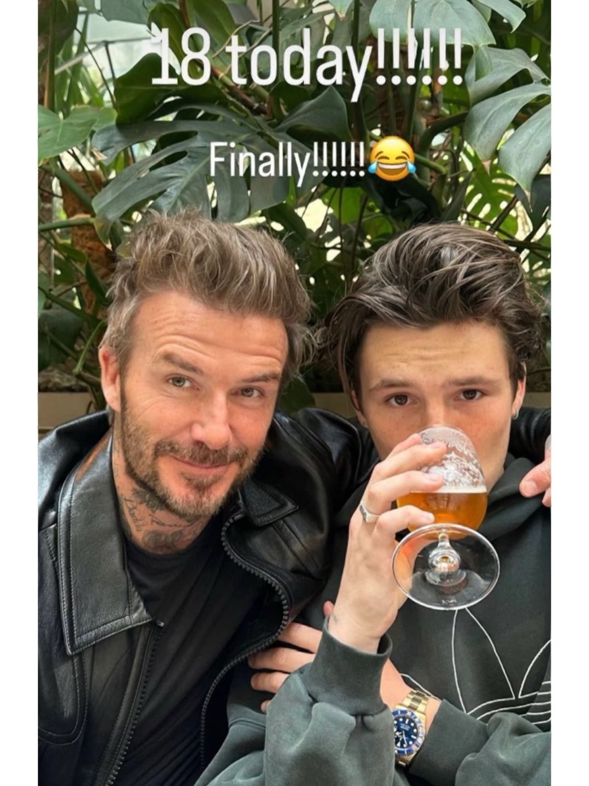 贝克汉姆给大儿子的礼物小贝为布鲁克林送过超跑、百万名表，大婚赠定制复古捷豹，还