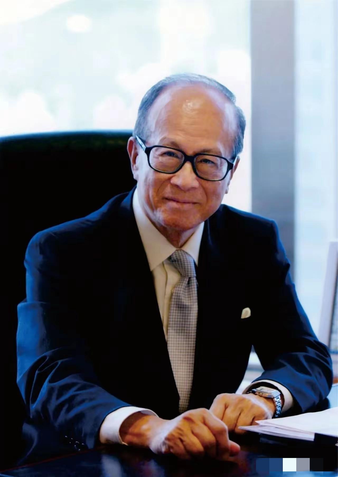 李嘉诚又出手了！这次不是在卖资产，而是在亮底牌。昨天长和系业绩会上，李泽