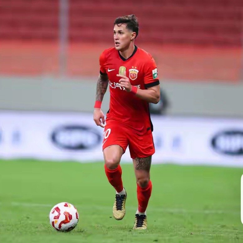 在2026中超首轮比赛中，上海海港1-2不敌河南队，遭遇开门黑。赛后，海港内部人