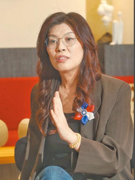 想进京？先交投名状！郑丽文还没动身，北京的关卡就已经设好了，很多人以为国台办的回