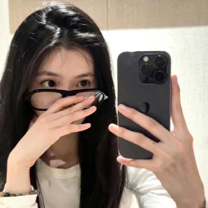 刘浩存灵动的淡颜系少女