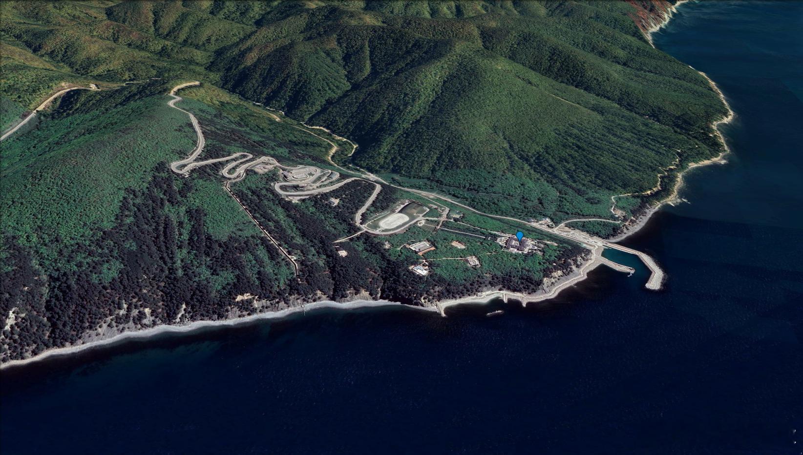 网传这是普京在黑海的大别墅，坐标：44°25'9.00"北，38°12'18