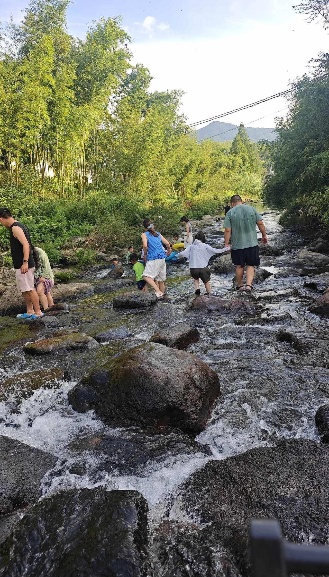 杭州小众溯溪露营｜玩水攻略周末远离闹市，进山踩水解暑太适合全家出行，人不多，