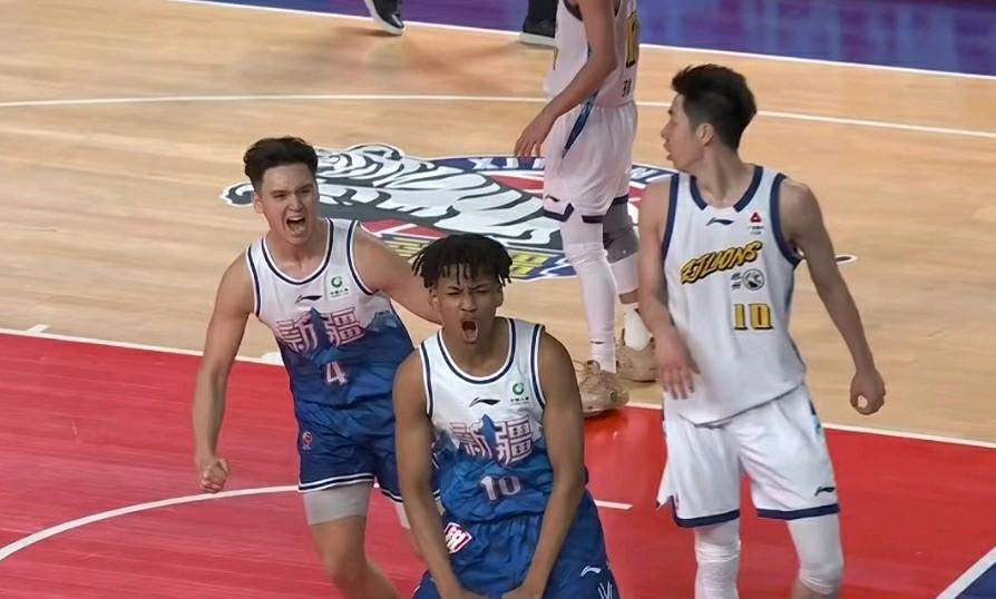 新疆输给浙江广厦不丢人……说实话：还是外来的和尚会念经，球队换新颜，格兰教练