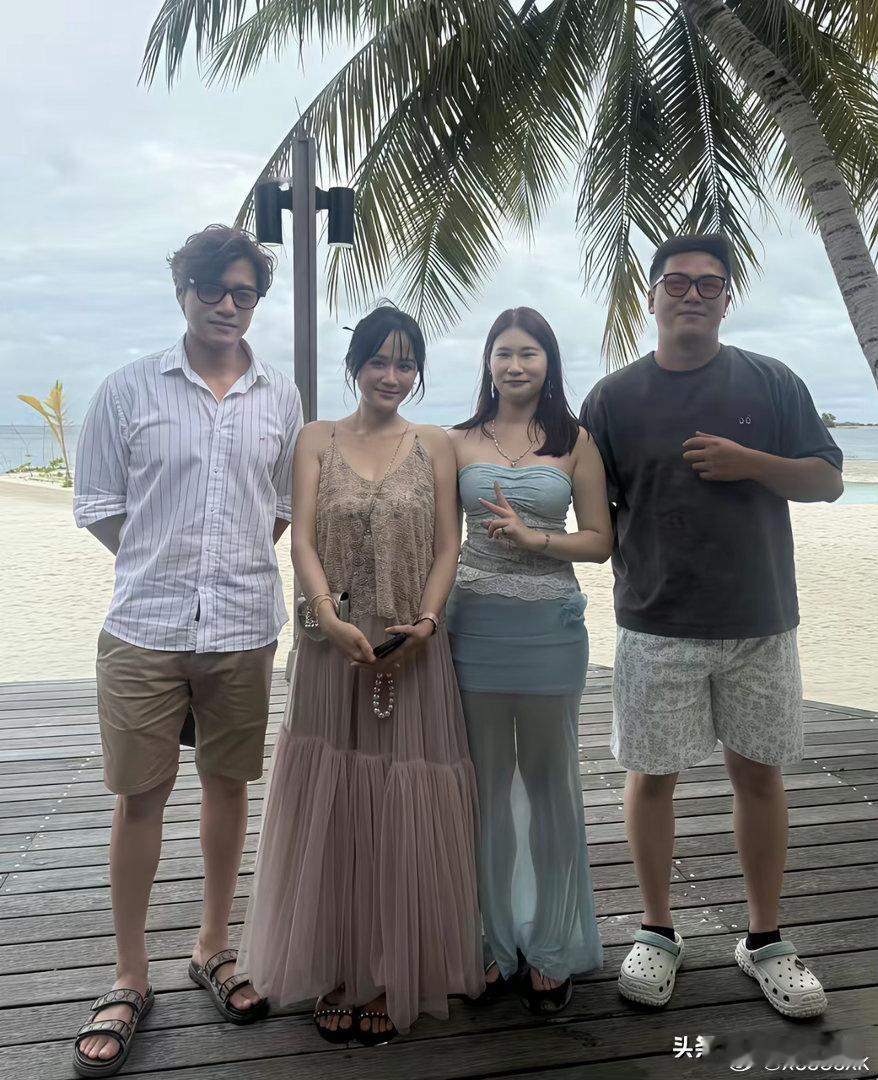 陈乔恩夫妇丁克的第四年，正如她所说：没孩子过得很爽！​有网友在马尔代夫偶遇了陈乔恩和她老公Alan，