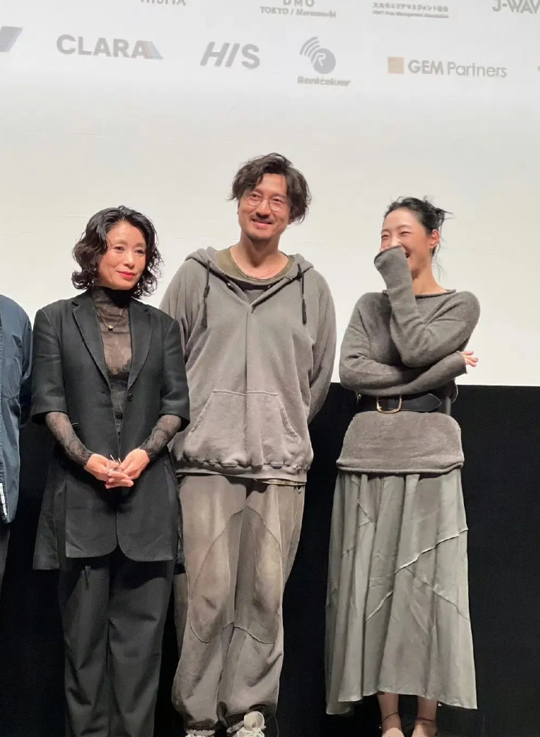 这下白百何尴尬了大家都知道她有点输不起了！之前发文，含沙射影指出王传君获