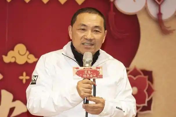 侯友谊公开撇脚郑丽文!在郑丽文表示,我是中国人,要让台湾人堂堂正正的做中国人之后