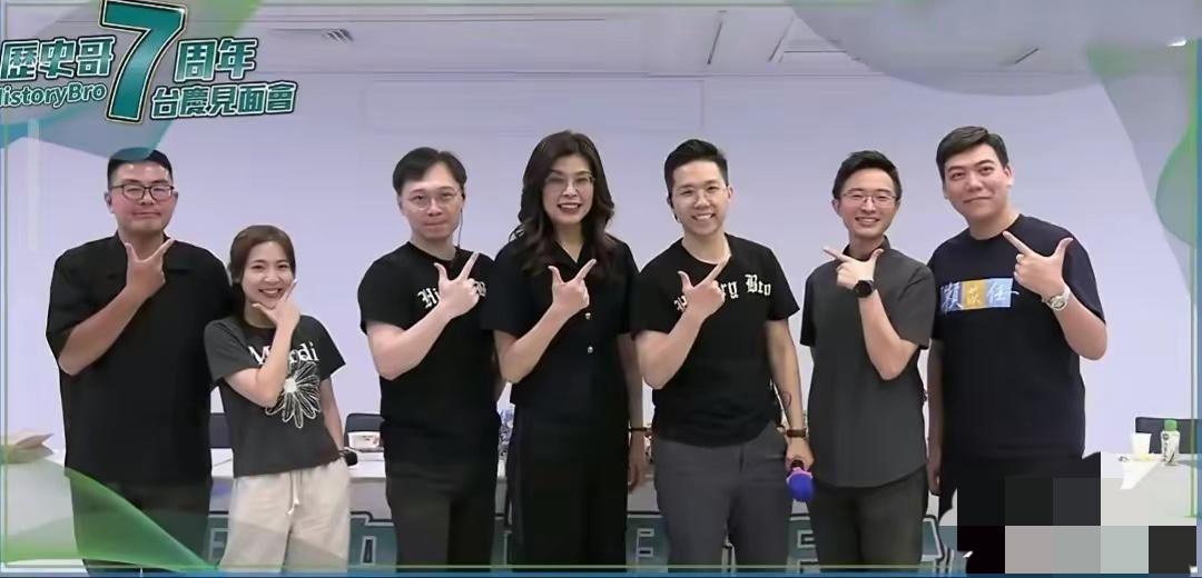 郑丽文昨天继辅选江启臣，郑卢江三人同框后，又出席了一场特别活动，与六名青年名嘴同