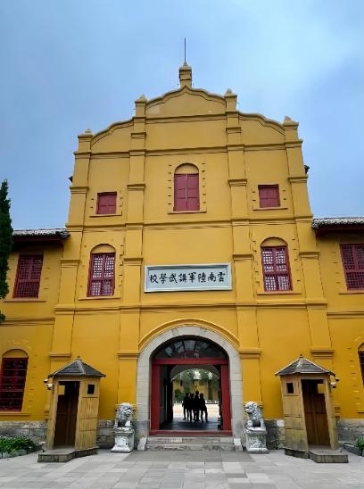 保定军校、云南讲武堂、东北讲武堂和黄埔军校，哪一个更厉害？咱就这么说吧！保定