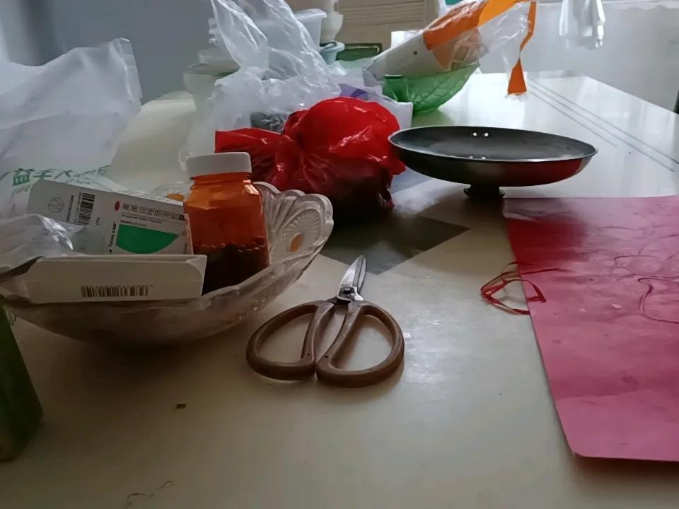 一个人的除夕！7年前也是一个人过除夕，但心情却是大相径庭。7年前刚刚跟前妻离婚