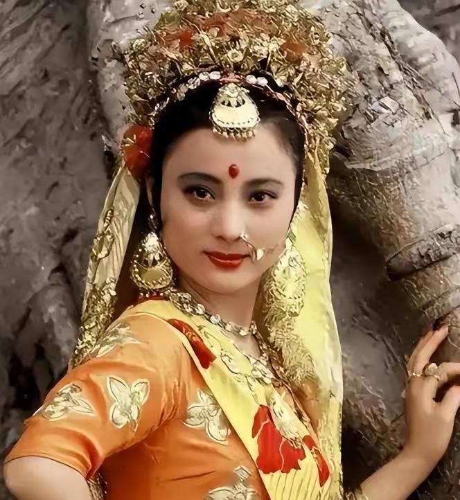 1997年，李玲玉嫁给犹太富豪杰瑞，新婚夜，李玲玉开玩笑地说：“你就不怕我嫁