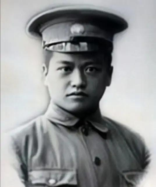 1926年5月18日，一张在《广州民国日报》上刊登的《启事》，把李之龙从共产党推