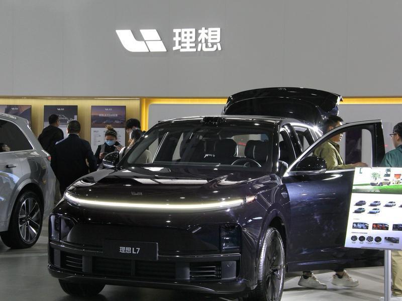 理想MEGA起火事件！公司对14名责任人严肃问责，展现企业安全担当‌！