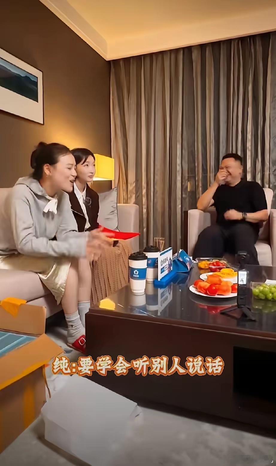 马思纯给周冬雨立规矩，被当场顶嘴相信很多人都刷到过《花少》导演李超放出的趣味花絮