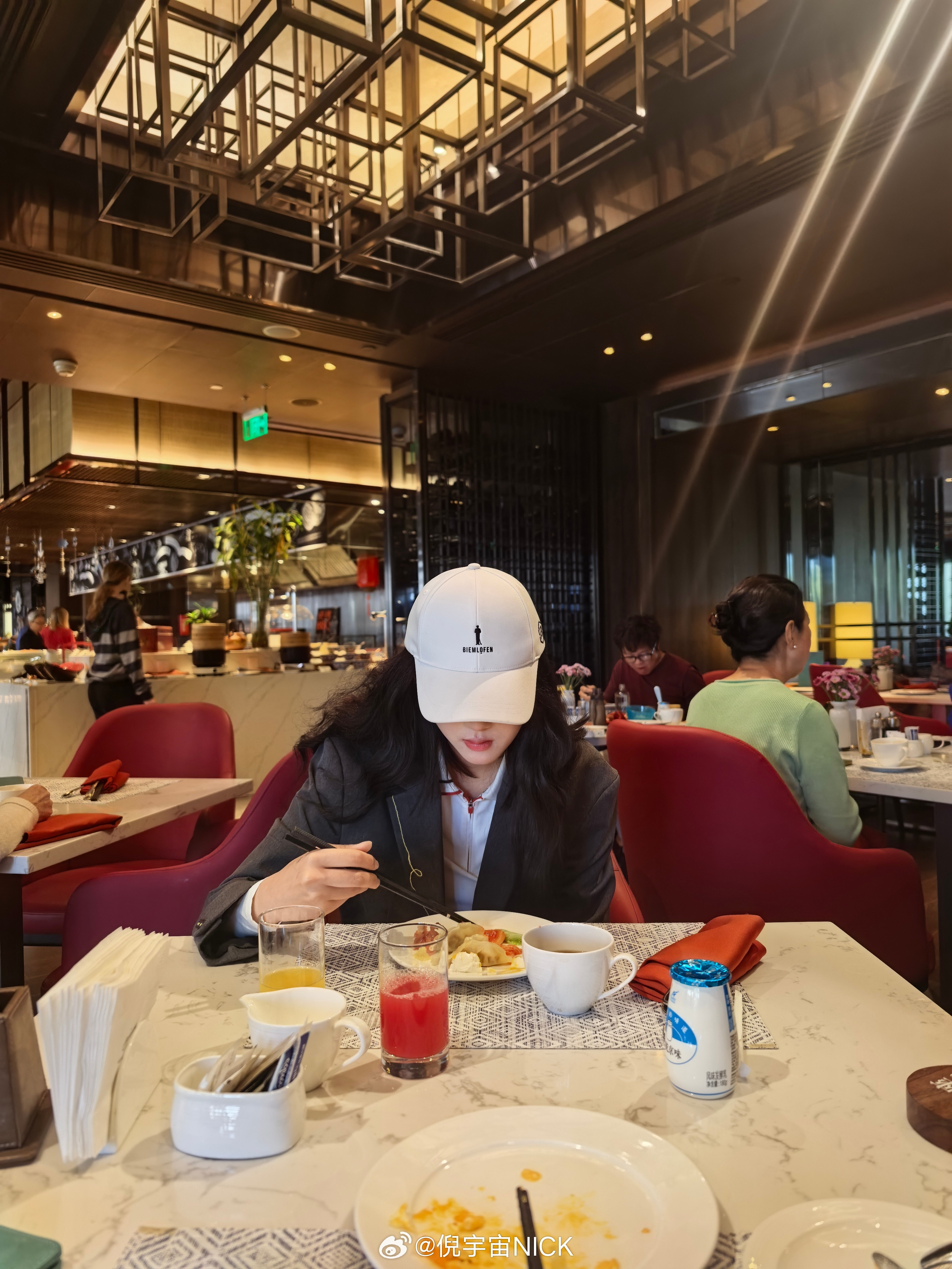 早上称了一下体重81kg遥想当年还是60kg…默默下定决心，一定要降低，