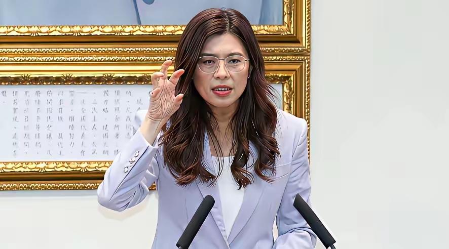 彻底破防！郑丽文被台湾女生当众怼到哑口无言，全程无力反驳她怎么也不会想到，