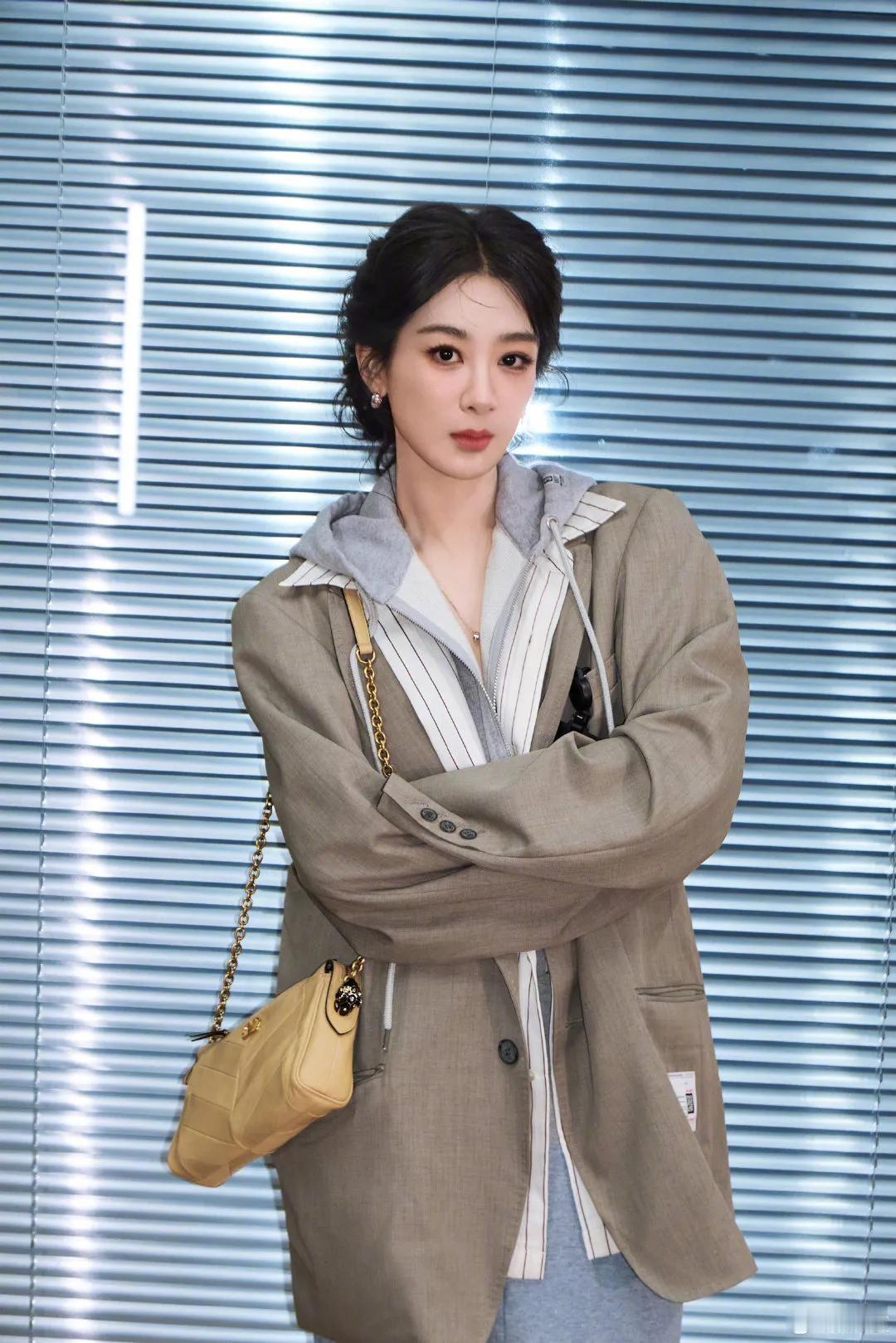 开年剧对打？杨紫赵丽颖新剧进度差太多，粉丝先撕上是被做局了？最近网传杨紫、