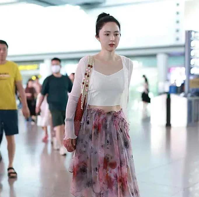 董璇提离婚那天，高云翔就回了一个字：“好”。没有哭天抢地的戏码，没为财产撕破