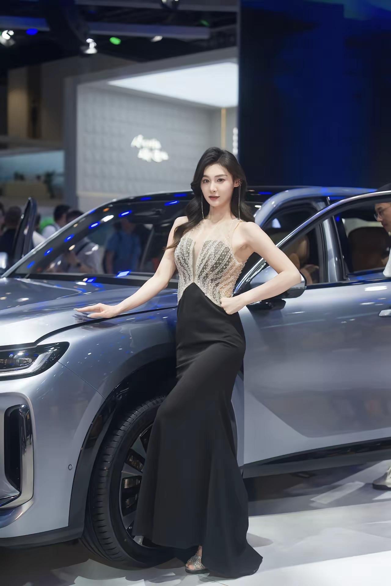 车模小姐姐