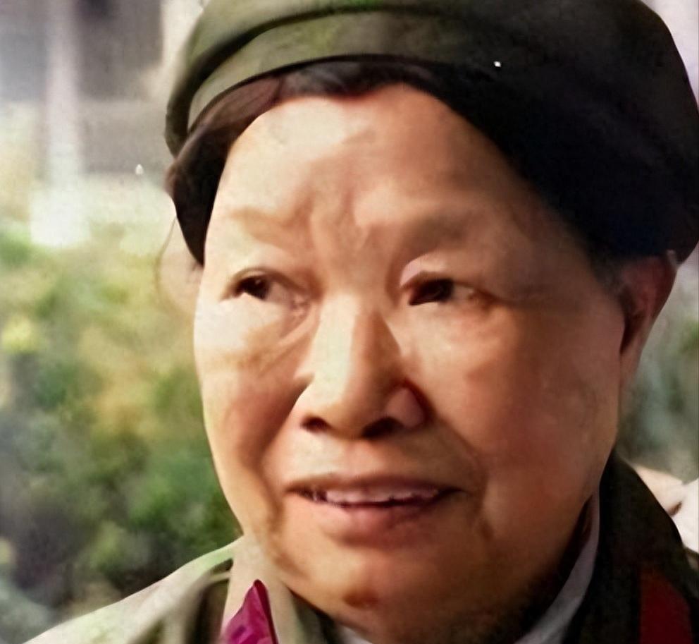 1960年，她作为唯一晋升的女大校，授衔是给她正师级待遇吗？背后有何考量196