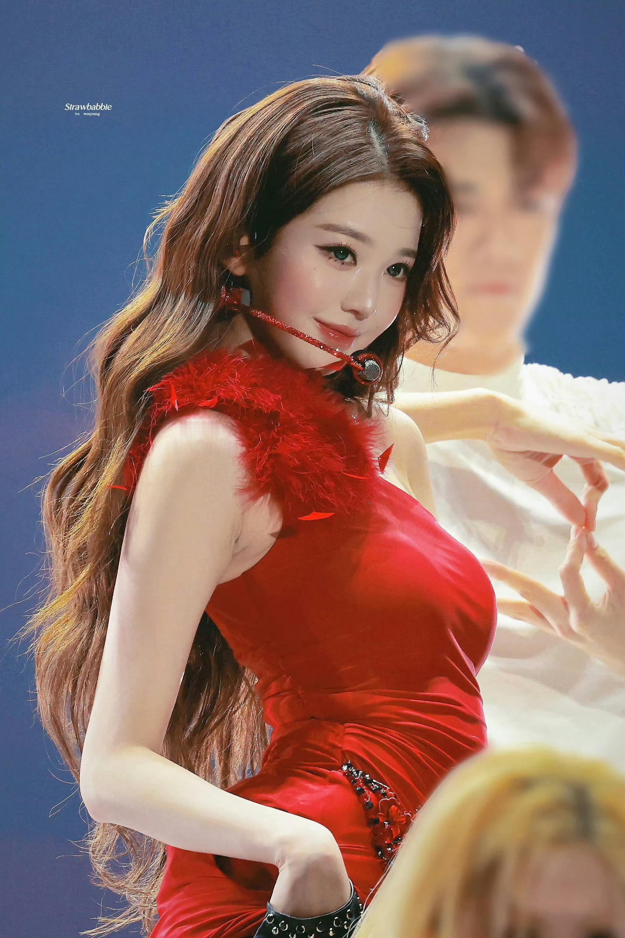 【张元英】妖媚赤狐与金銮殿张元英soloive二巡首尔场​​​