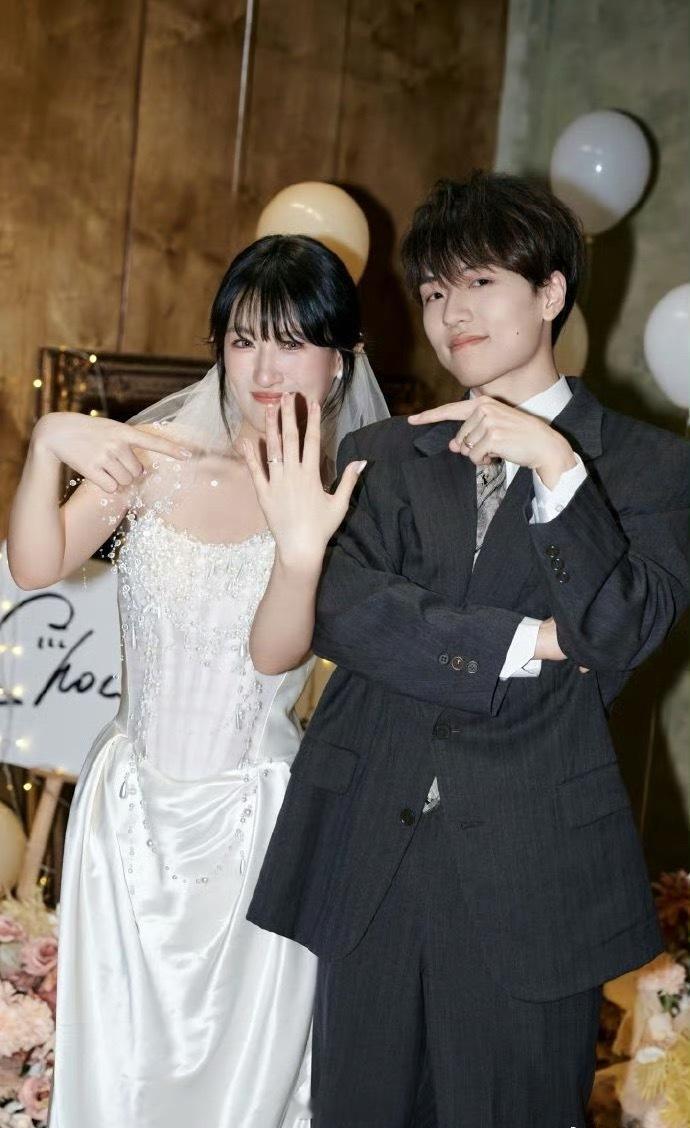 rapeter小莴婚纱照rapeter小莴婚纱照公开！祝福🤩rapeter