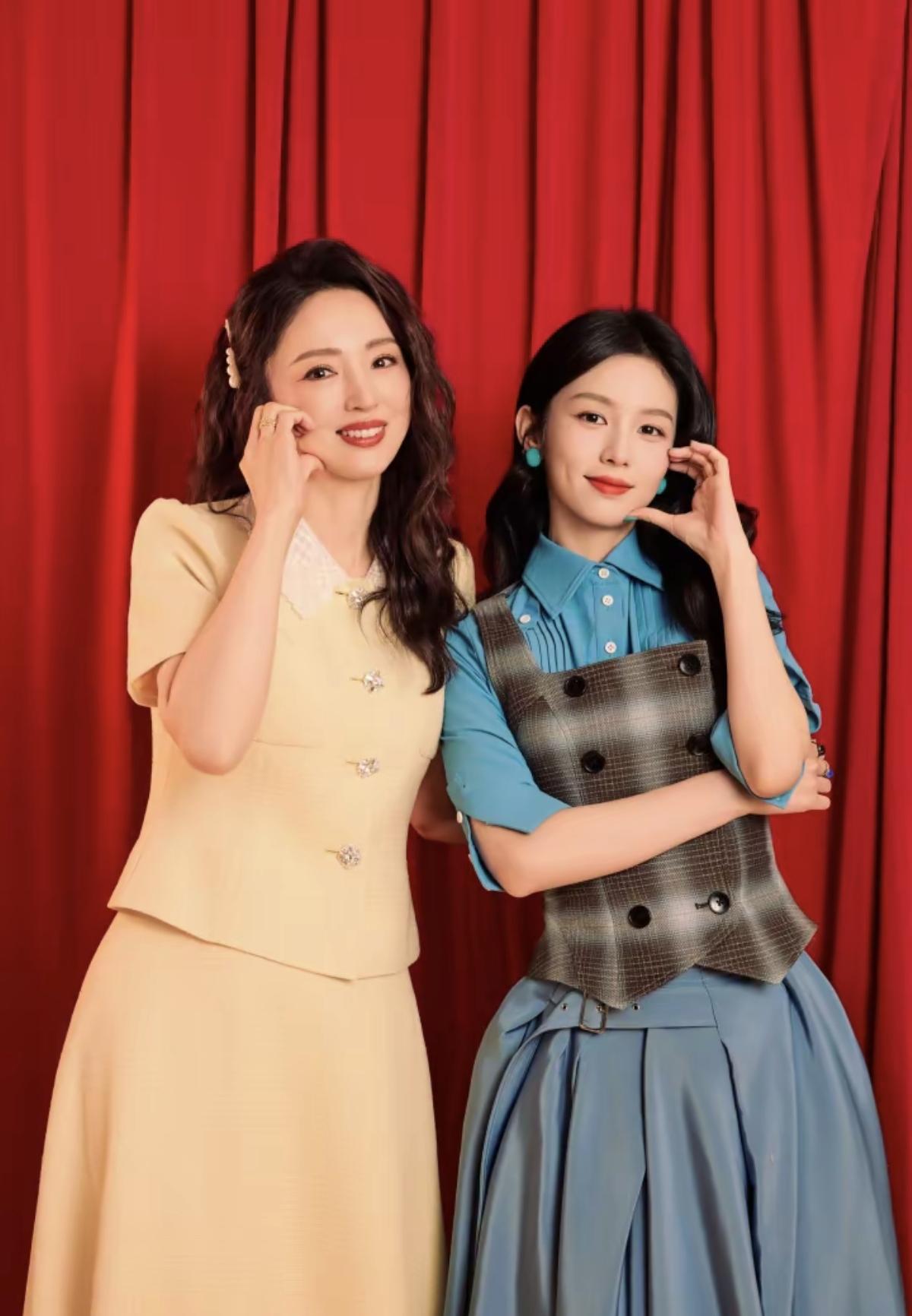 陈瑶与周也的同框，是温柔与灵动的碰撞，每一帧都藏着复古故事感[赞]娱乐明