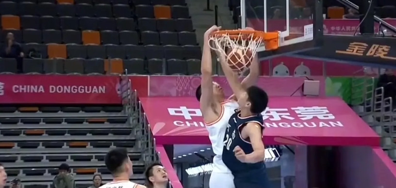 周琦在全运会之所以无所不能，最大的原因就是全运会赛场上没有外援，作为国内的顶级内