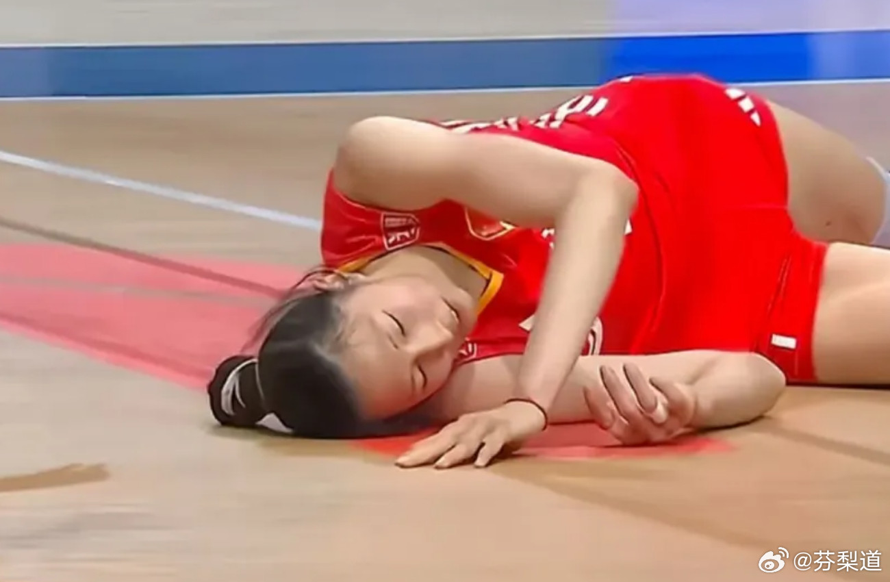 中国女排吴梦洁继李盈莹之后，吴梦洁也暂时伤别国家队，无缘2026VNL……你们还