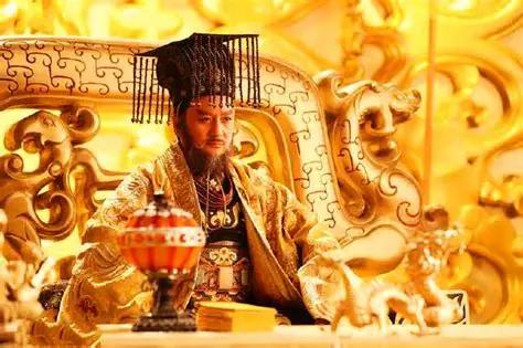592年，隋文帝杨坚收到一份奏报。大臣告诉他：国库的粮食实在太多，现有的