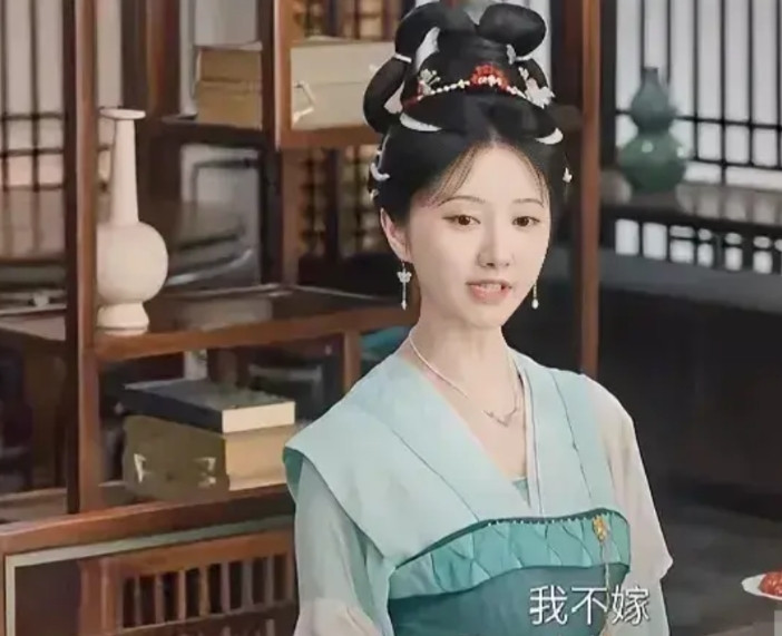 《似<em>锦</em>》目前看了7集，实话实说，跟《<em>九重</em>紫》有异曲同工之妙，同样都是古装偶像复仇