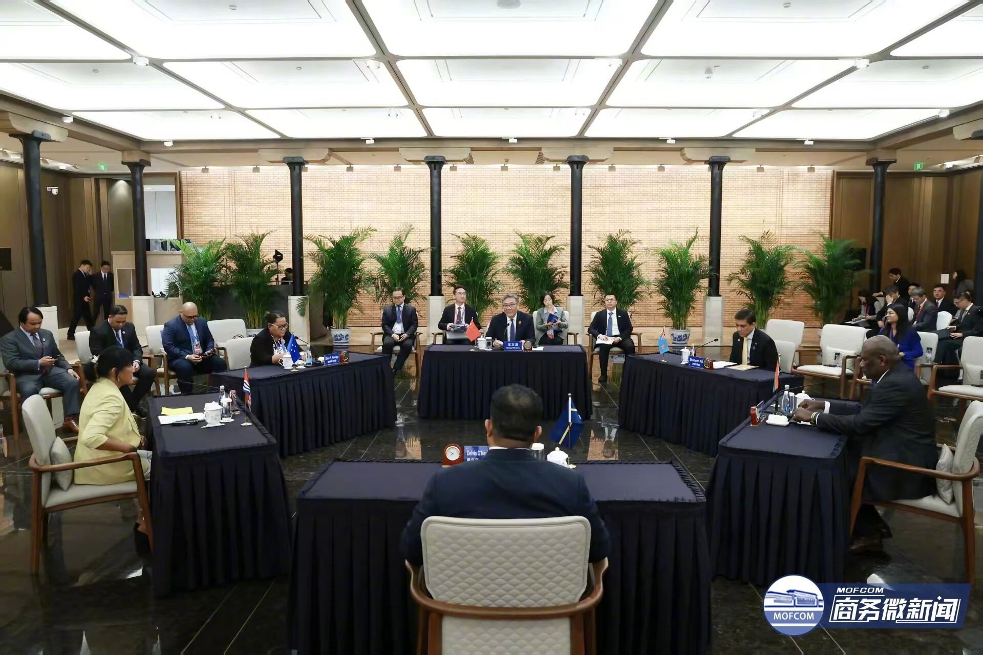 【太平洋是谁的？这个世界就是谁的！】11月4日，中国🇨🇳商务部部长王文涛与密