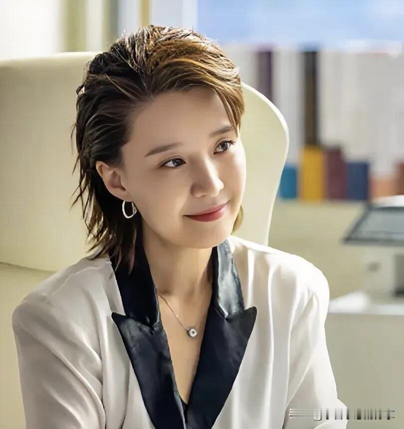 女神生图照，感觉她好美好美，比电视剧里的要漂亮。果然还得是大眼睛的美女好看，能驾