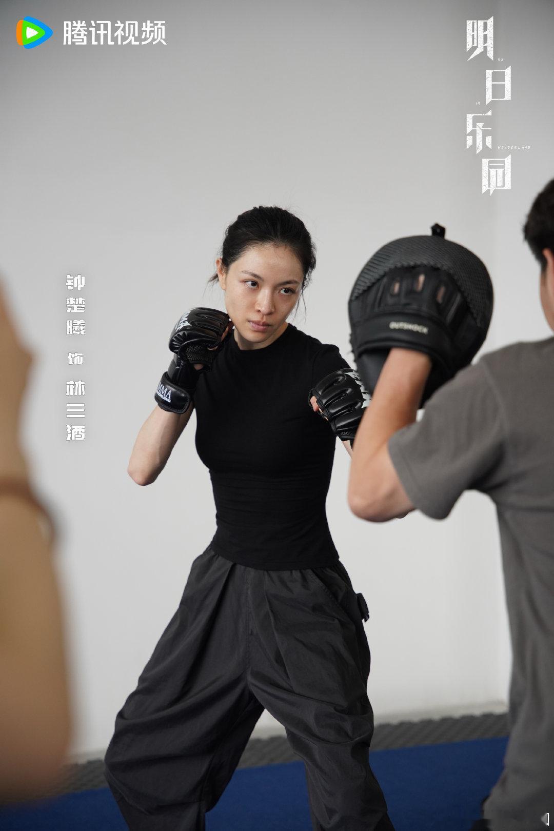 官宣来得太及时了！她的身材比例和气场，穿未来风服装肯定超绝，而且不管是细腻演技还