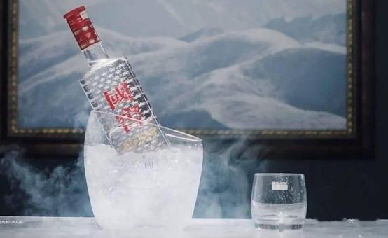 为什么白酒不能冰镇喝?“别把白酒放冰箱里冻着喝,那可不是越凉越好。”在饭桌上