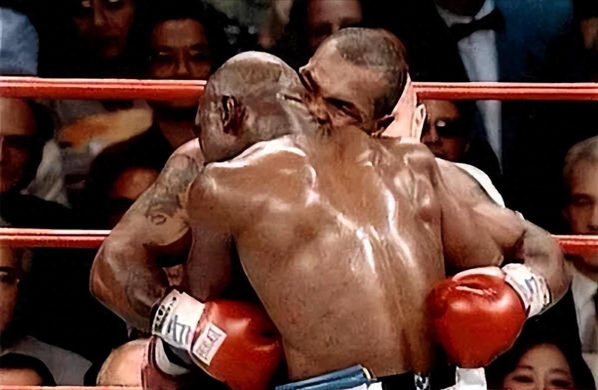 悲哀！拳王霍利菲尔德破产揭秘：投资生意全部失败，被赶出了豪宅曾经的拳