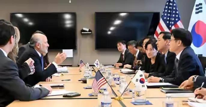 【热点评述】为什么说韩国在与美国达成的关税协议吃亏了？7月30日，美国总统特朗